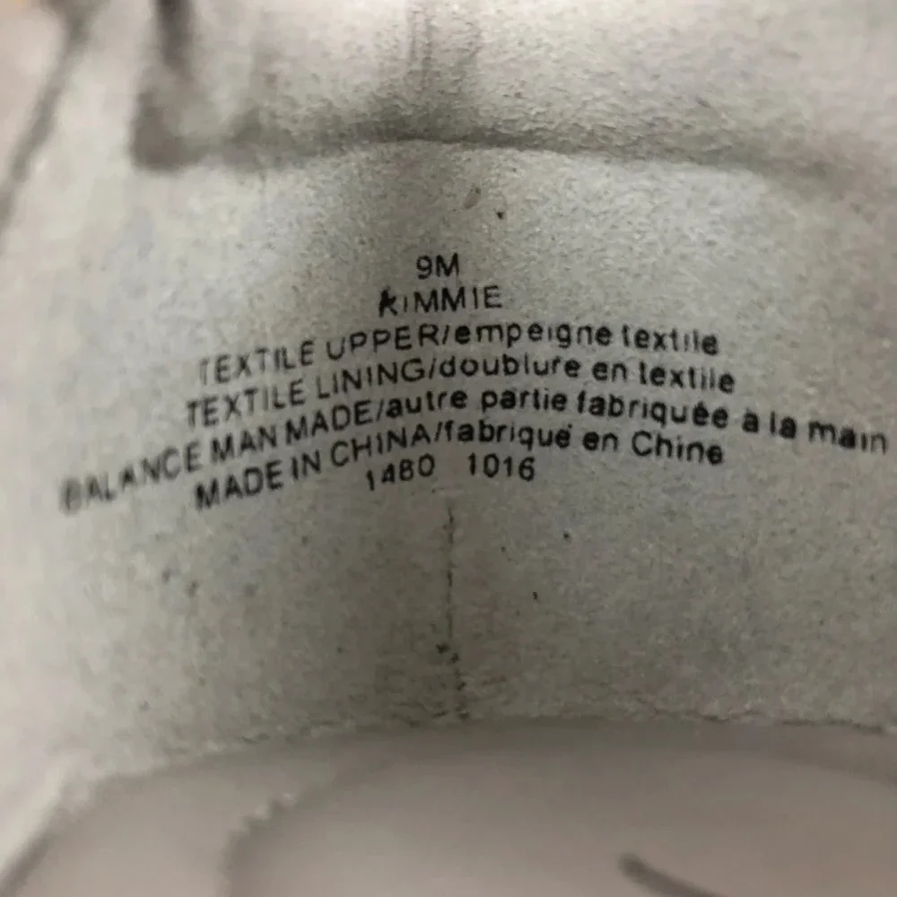 Easy Spirit Kimmie Laser Cut Out Memory‎ Foam Shoes